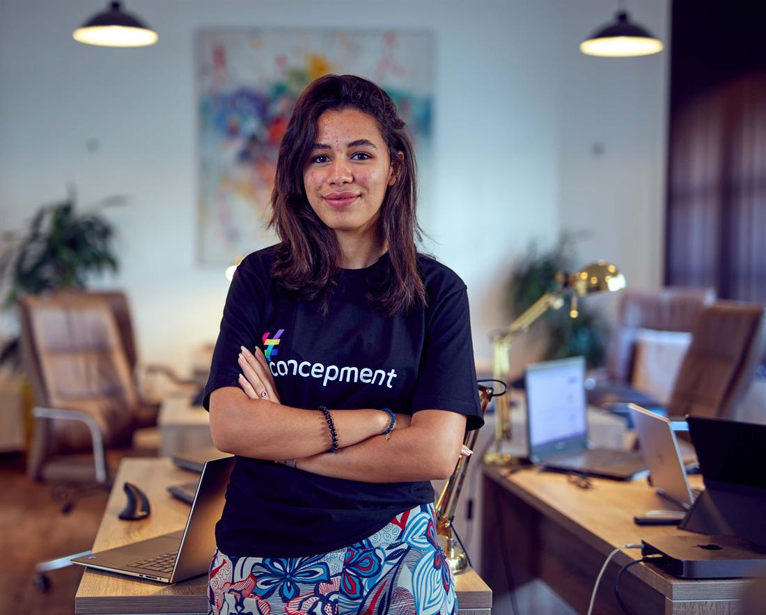 concepment Entwicklerin im Büro